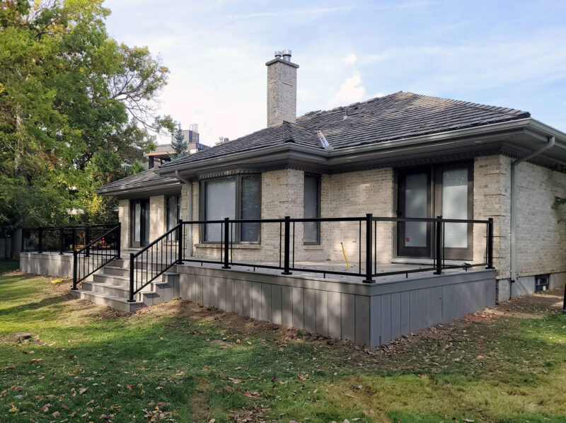 New Deck Build Featuring Aluminum and Glass Railings