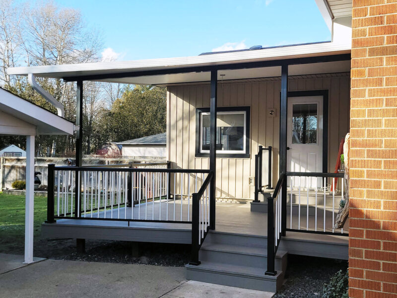 Decking with Modern Aluminum Railings